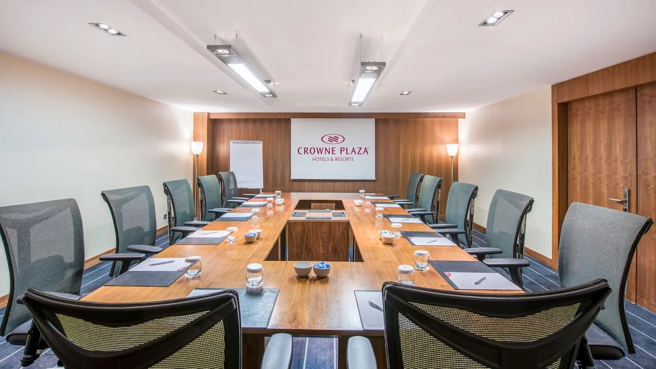 الفندق كراون بلازا حربيه - إسطبول